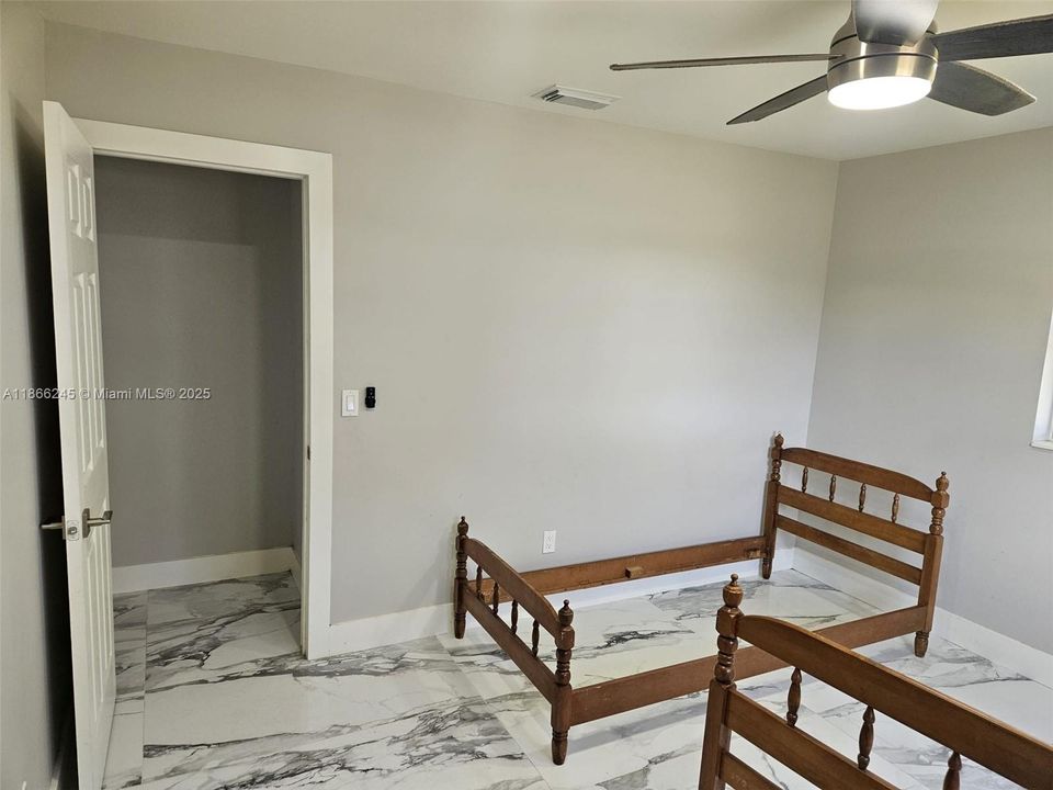 待售: $1,300,000 (3 贝兹, 2 浴室, 1272 平方英尺)