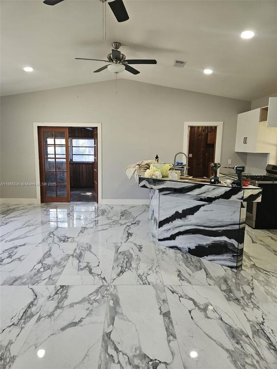 待售: $1,300,000 (3 贝兹, 2 浴室, 1272 平方英尺)