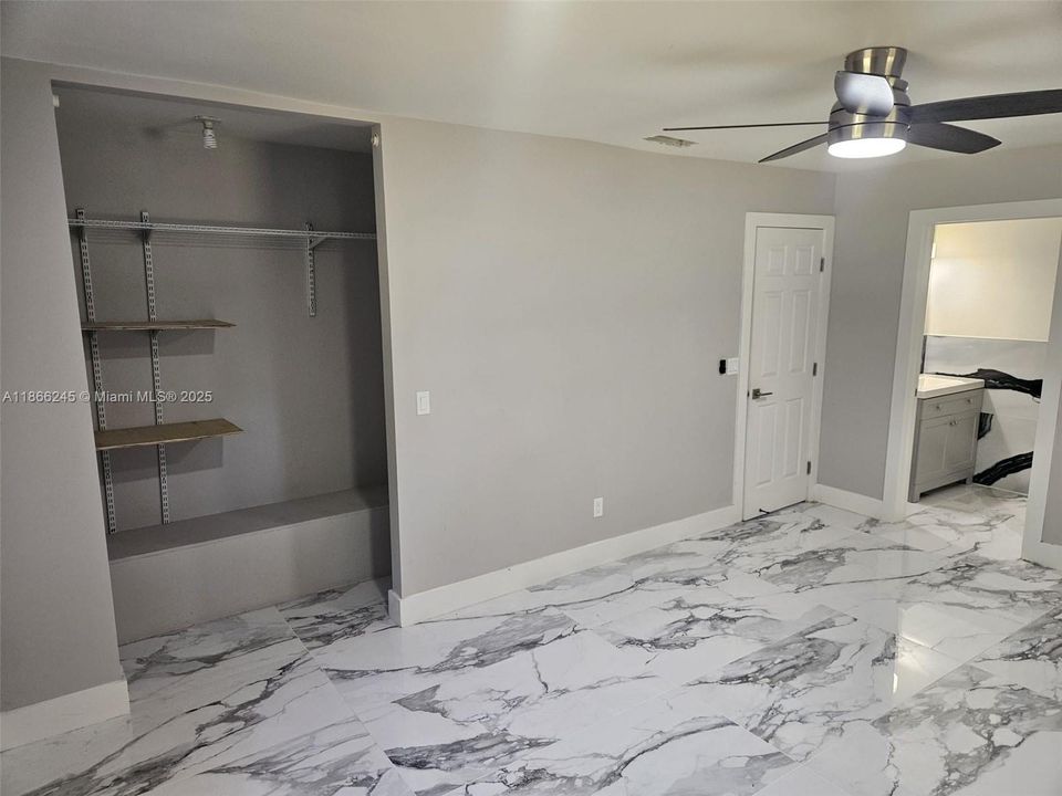 待售: $1,300,000 (3 贝兹, 2 浴室, 1272 平方英尺)