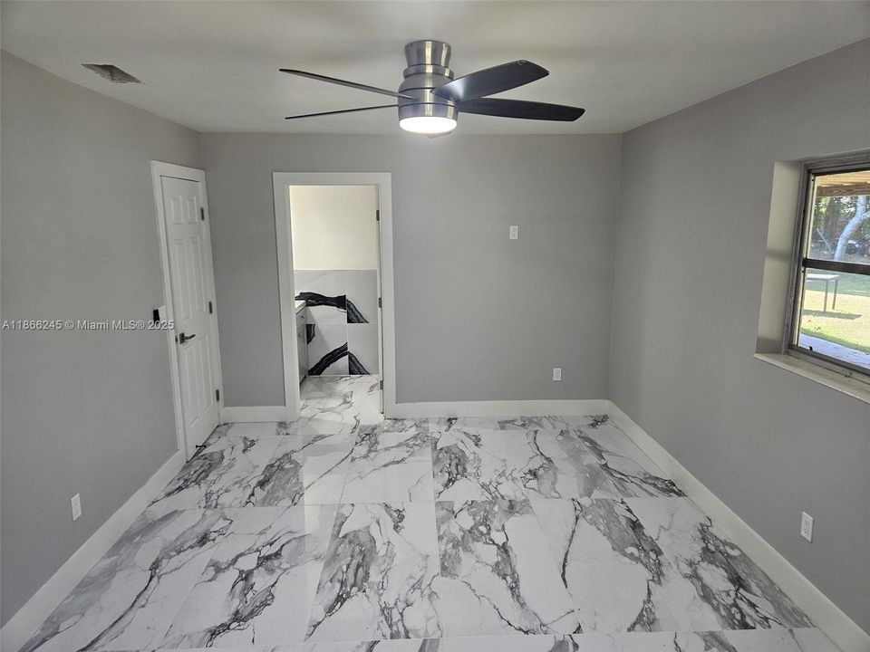 待售: $1,300,000 (3 贝兹, 2 浴室, 1272 平方英尺)