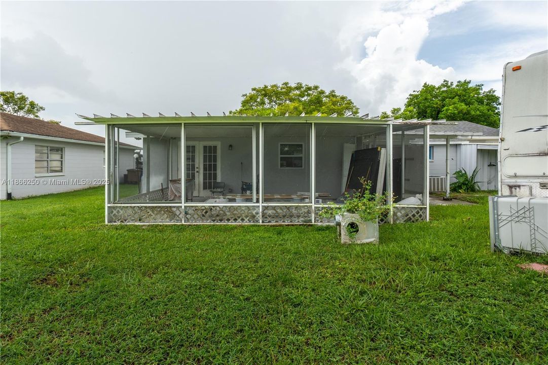 待售: $250,000 (3 贝兹, 1 浴室, 1446 平方英尺)