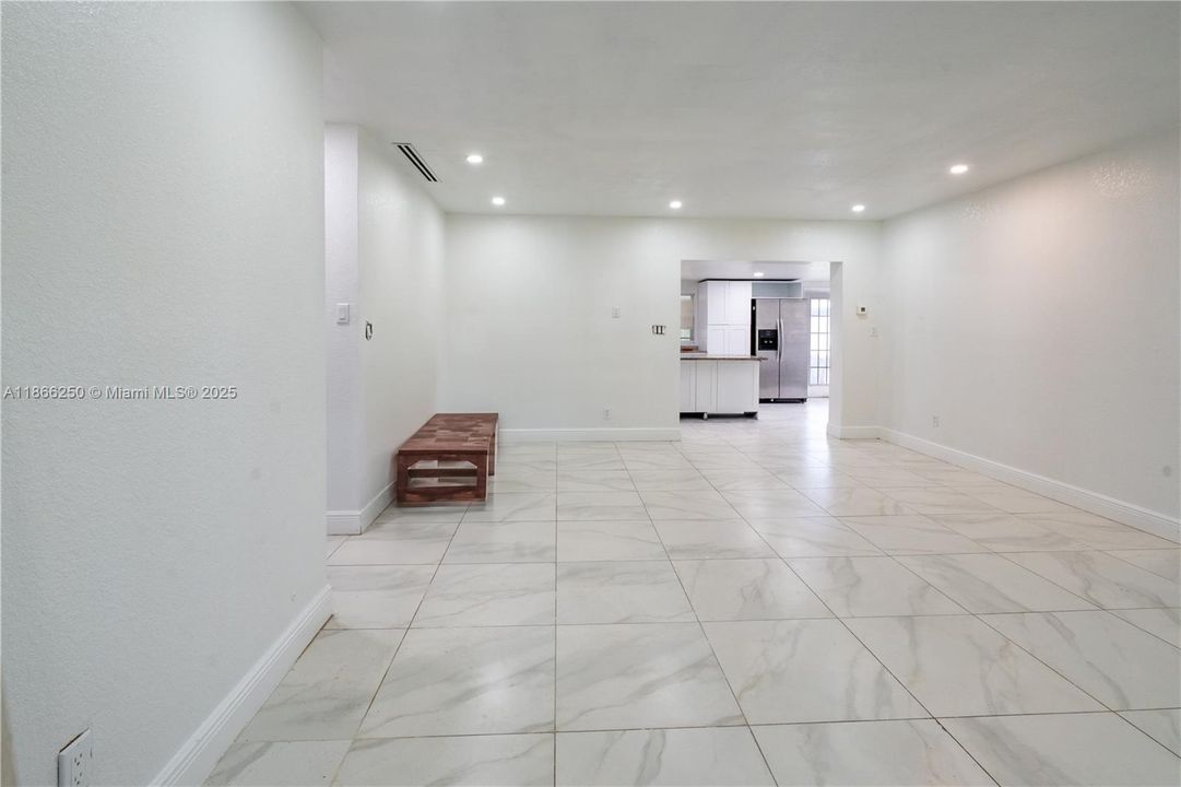 待售: $250,000 (3 贝兹, 1 浴室, 1446 平方英尺)