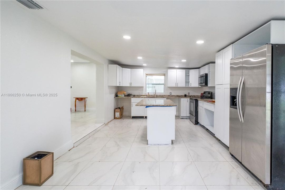 待售: $250,000 (3 贝兹, 1 浴室, 1446 平方英尺)