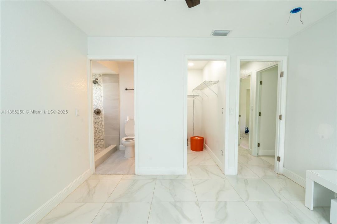 待售: $250,000 (3 贝兹, 1 浴室, 1446 平方英尺)