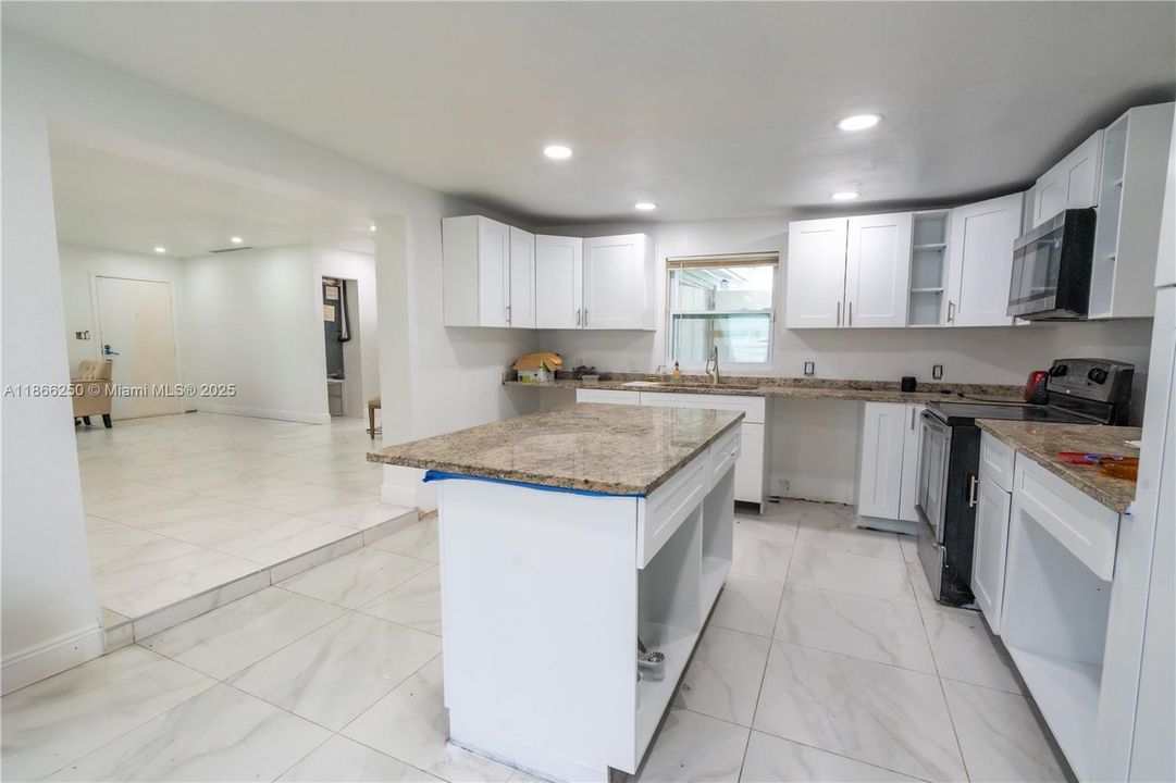 待售: $250,000 (3 贝兹, 1 浴室, 1446 平方英尺)