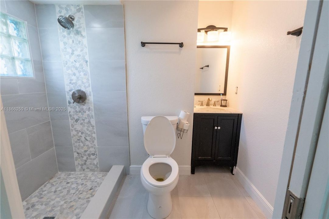 待售: $250,000 (3 贝兹, 1 浴室, 1446 平方英尺)