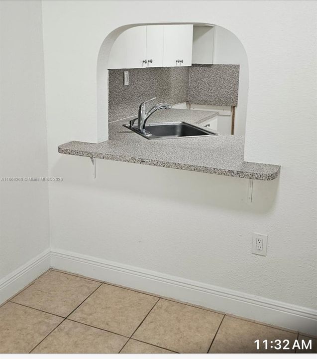 合同活跃: $1,775 (2 贝兹, 1 浴室, 801 平方英尺)