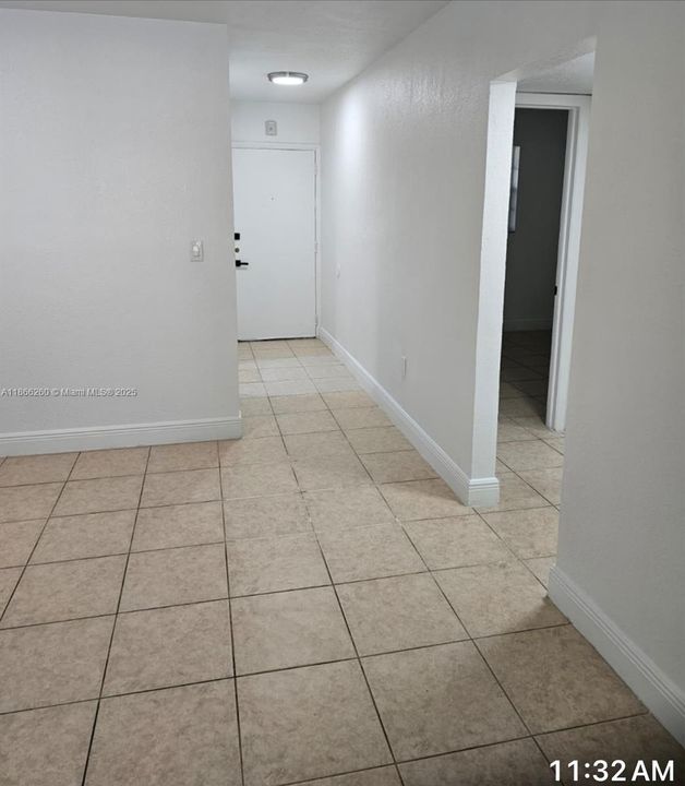 合同活跃: $1,775 (2 贝兹, 1 浴室, 801 平方英尺)