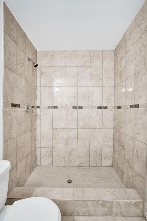 Active With Contract: $3,000 (3 beds, 2 baths, 1370 Square Feet)