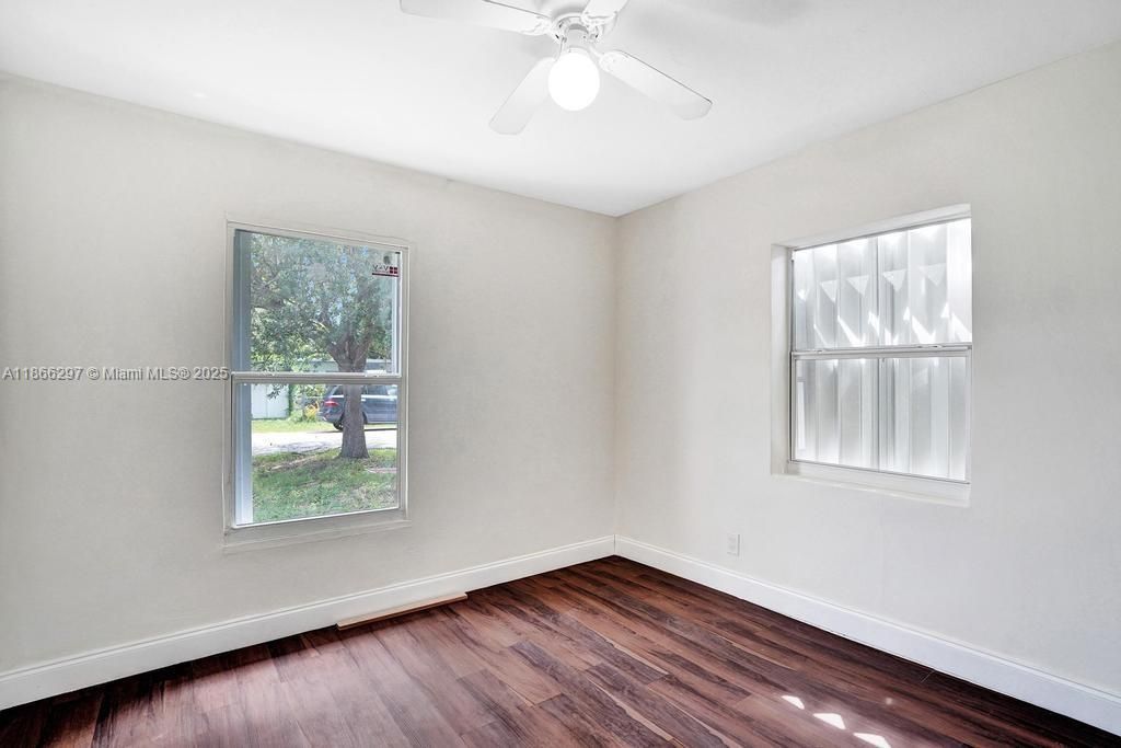 Active With Contract: $3,000 (3 beds, 2 baths, 1370 Square Feet)