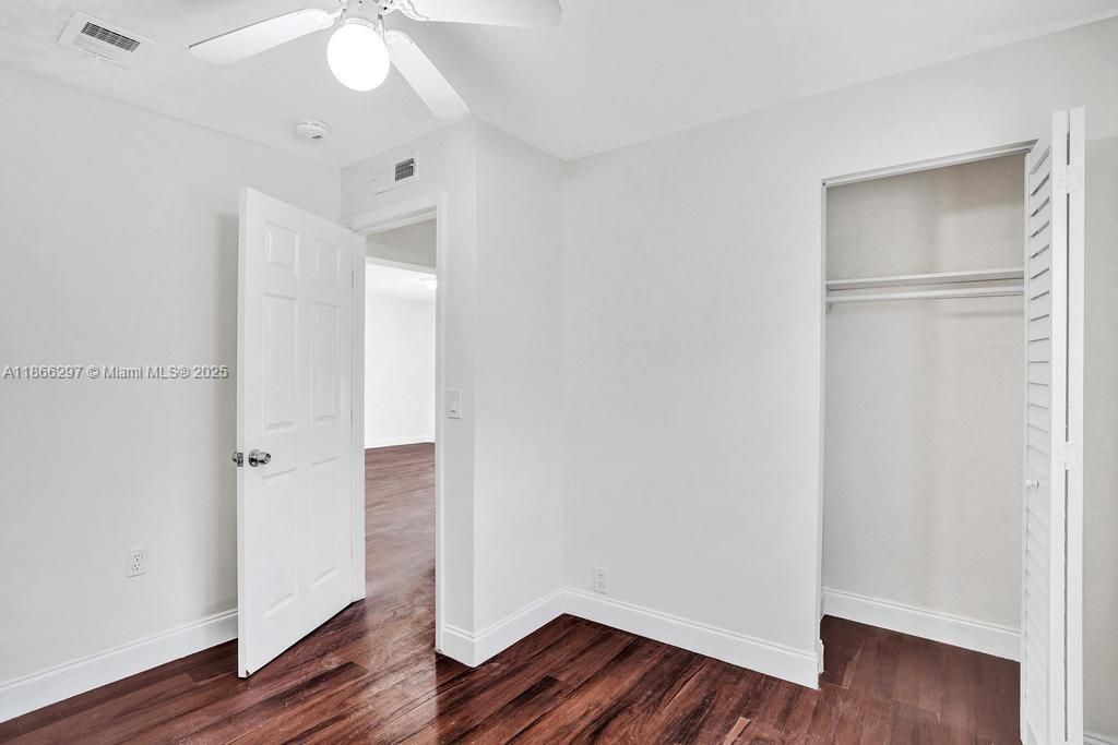 Active With Contract: $3,000 (3 beds, 2 baths, 1370 Square Feet)