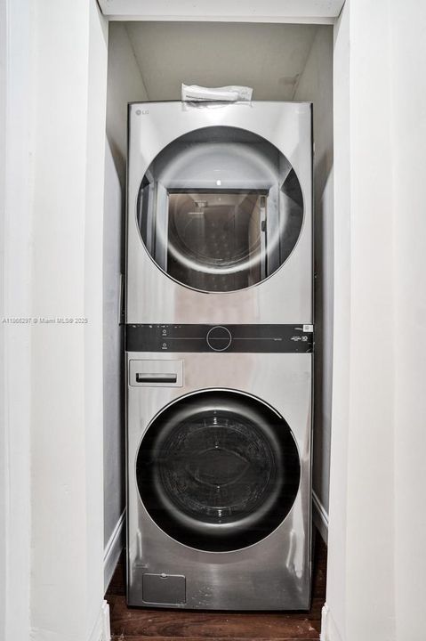 Active With Contract: $3,000 (3 beds, 2 baths, 1370 Square Feet)