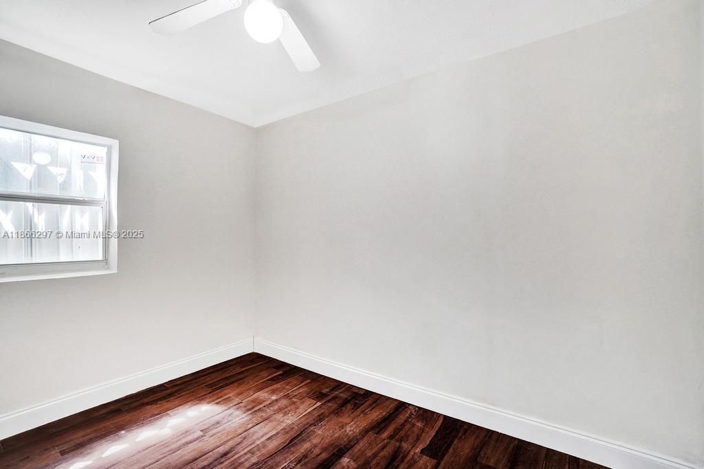 Active With Contract: $3,000 (3 beds, 2 baths, 1370 Square Feet)