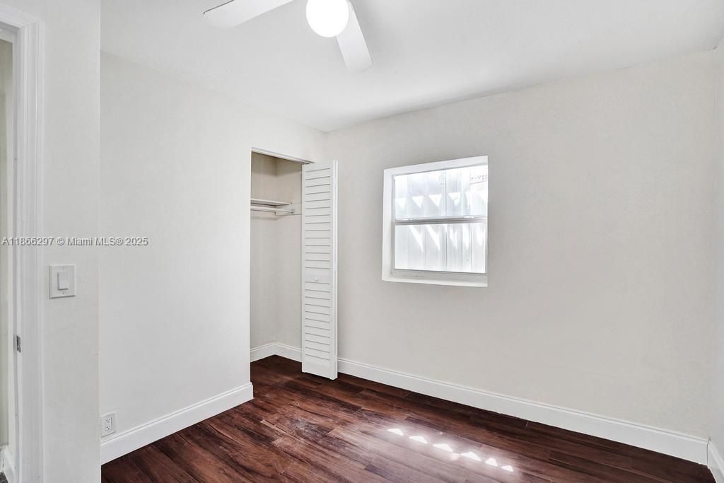 Active With Contract: $3,000 (3 beds, 2 baths, 1370 Square Feet)