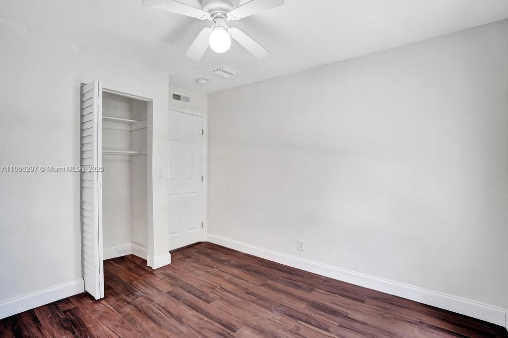 Active With Contract: $3,000 (3 beds, 2 baths, 1370 Square Feet)