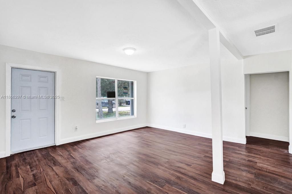 Active With Contract: $3,000 (3 beds, 2 baths, 1370 Square Feet)