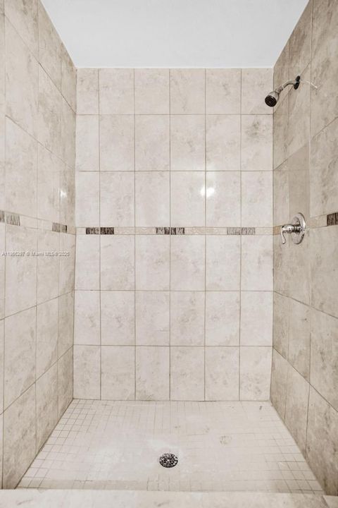 Active With Contract: $3,000 (3 beds, 2 baths, 1370 Square Feet)