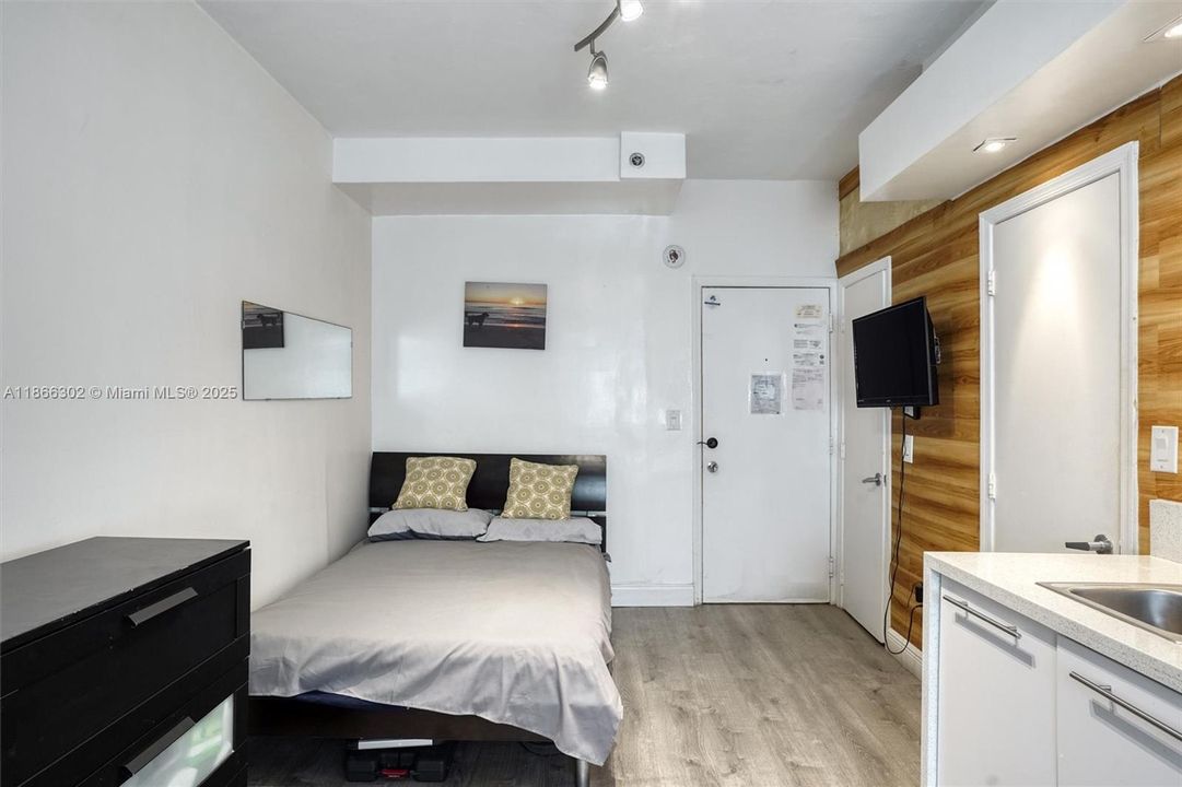 For Sale: $225,000 (0 beds, 1 baths, 200 Square Feet)