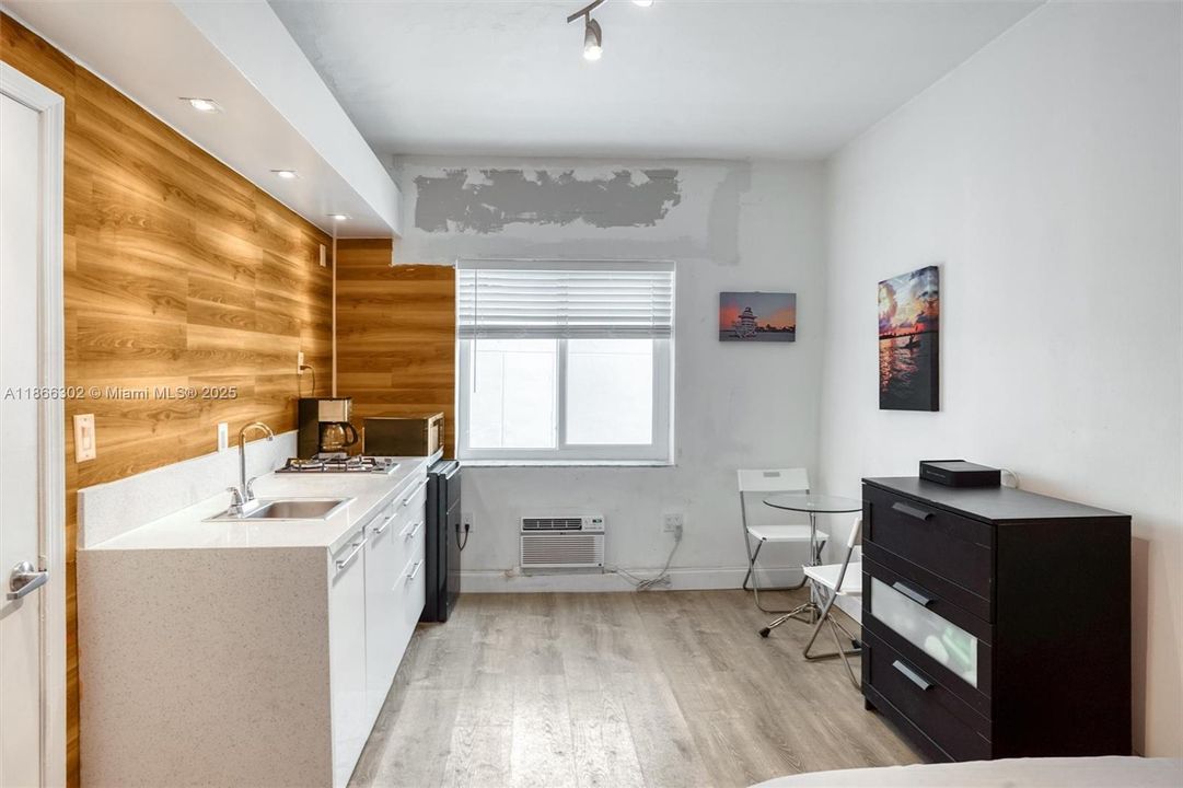 For Sale: $225,000 (0 beds, 1 baths, 200 Square Feet)