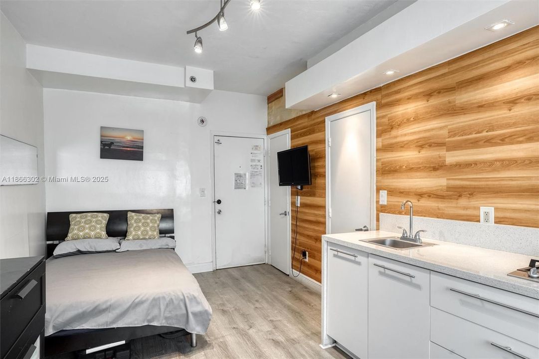 For Sale: $225,000 (0 beds, 1 baths, 200 Square Feet)