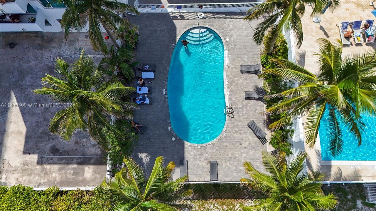 For Sale: $325,000 (1 beds, 1 baths, 410 Square Feet)