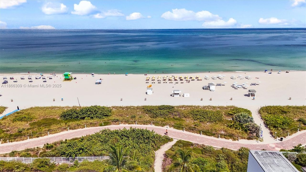 For Sale: $325,000 (1 beds, 1 baths, 410 Square Feet)