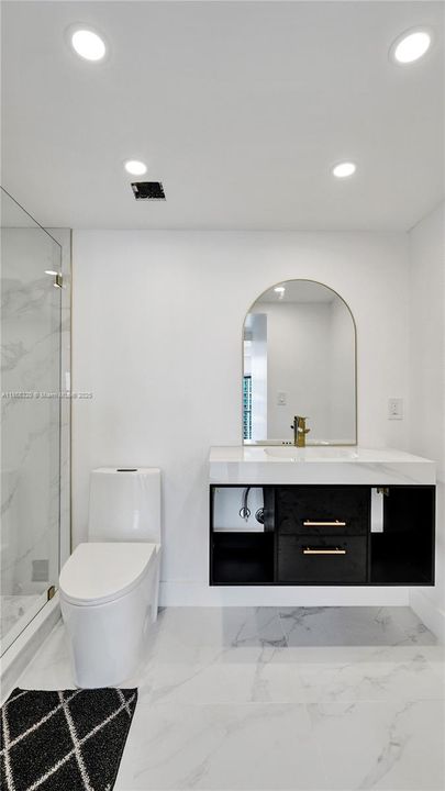 For Sale: $545,000 (1 beds, 1 baths, 870 Square Feet)