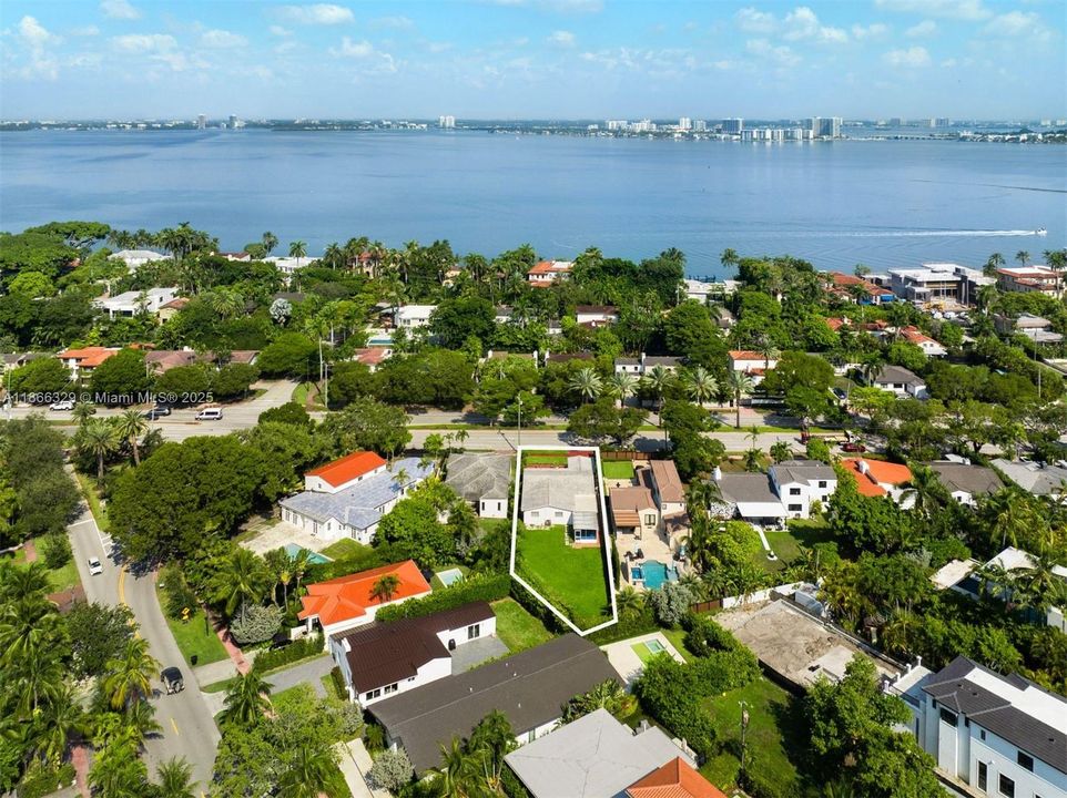 Недавно продано: $1,690,000 (3 спален, 2 ванн, 1979 Квадратных фут)