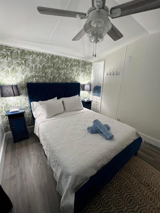 For Sale: $495,000 (2 beds, 1 baths, 708 Square Feet)