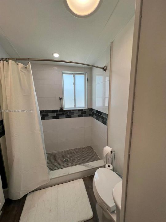 For Sale: $495,000 (2 beds, 1 baths, 708 Square Feet)