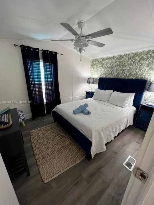 For Sale: $495,000 (2 beds, 1 baths, 708 Square Feet)