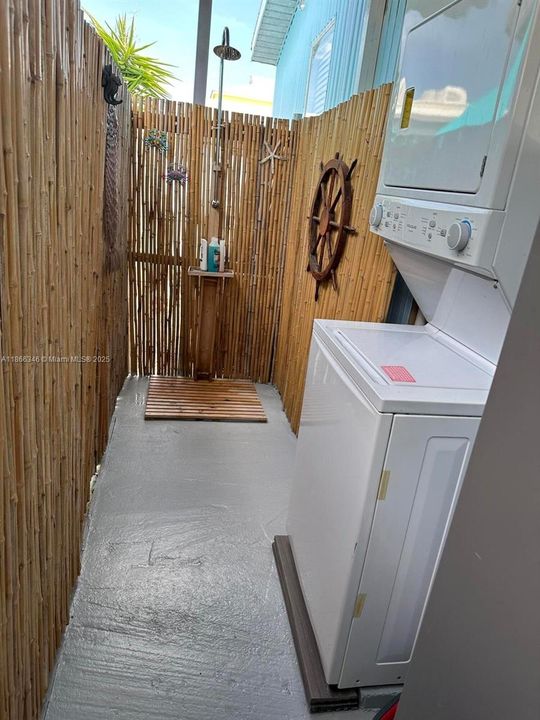 For Sale: $495,000 (2 beds, 1 baths, 708 Square Feet)