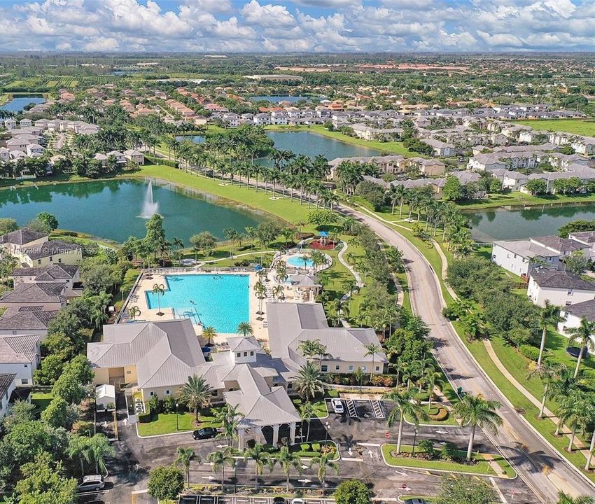 На продажу: $329,900 (3 спален, 2 ванн, 1325 Квадратных фут)