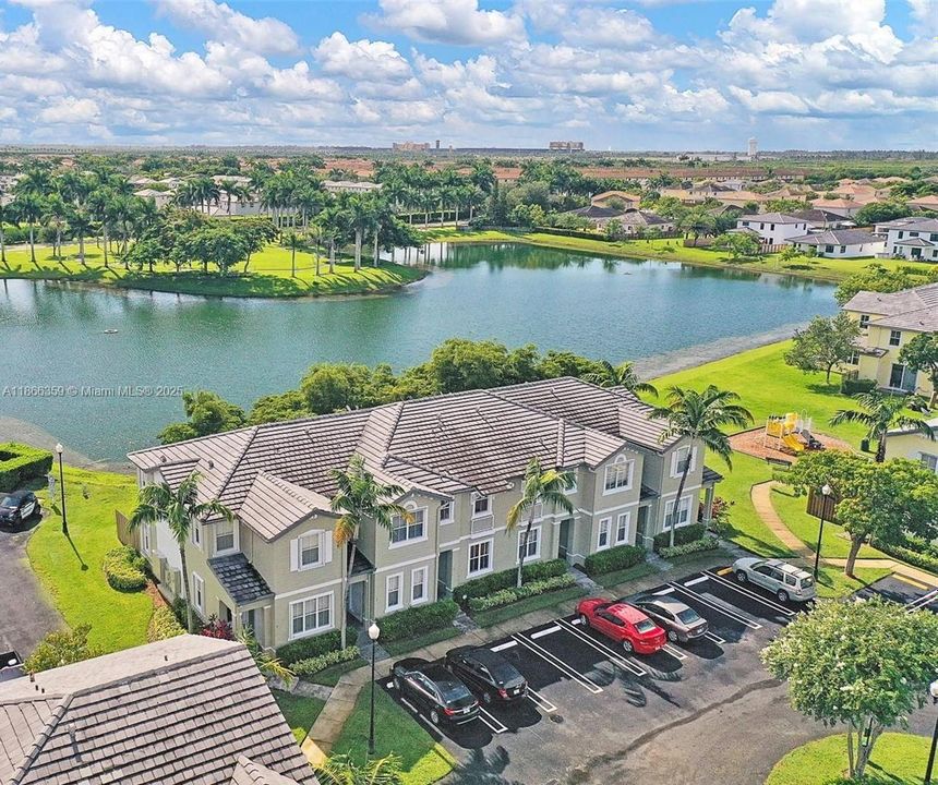 На продажу: $329,900 (3 спален, 2 ванн, 1325 Квадратных фут)