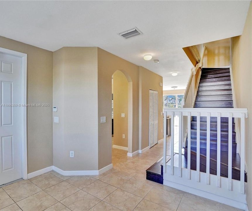 На продажу: $329,900 (3 спален, 2 ванн, 1325 Квадратных фут)