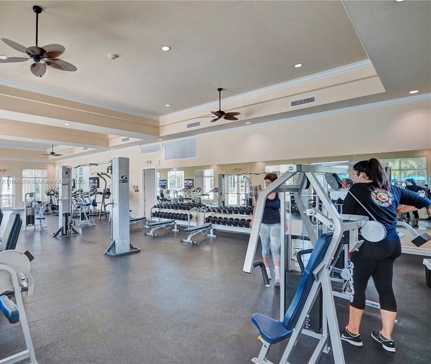 На продажу: $329,900 (3 спален, 2 ванн, 1325 Квадратных фут)