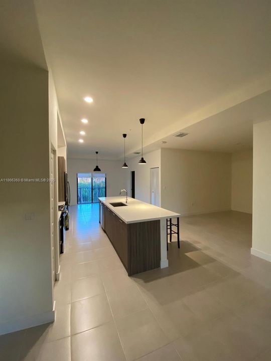 На продажу: $389,900 (2 спален, 2 ванн, 1134 Квадратных фут)