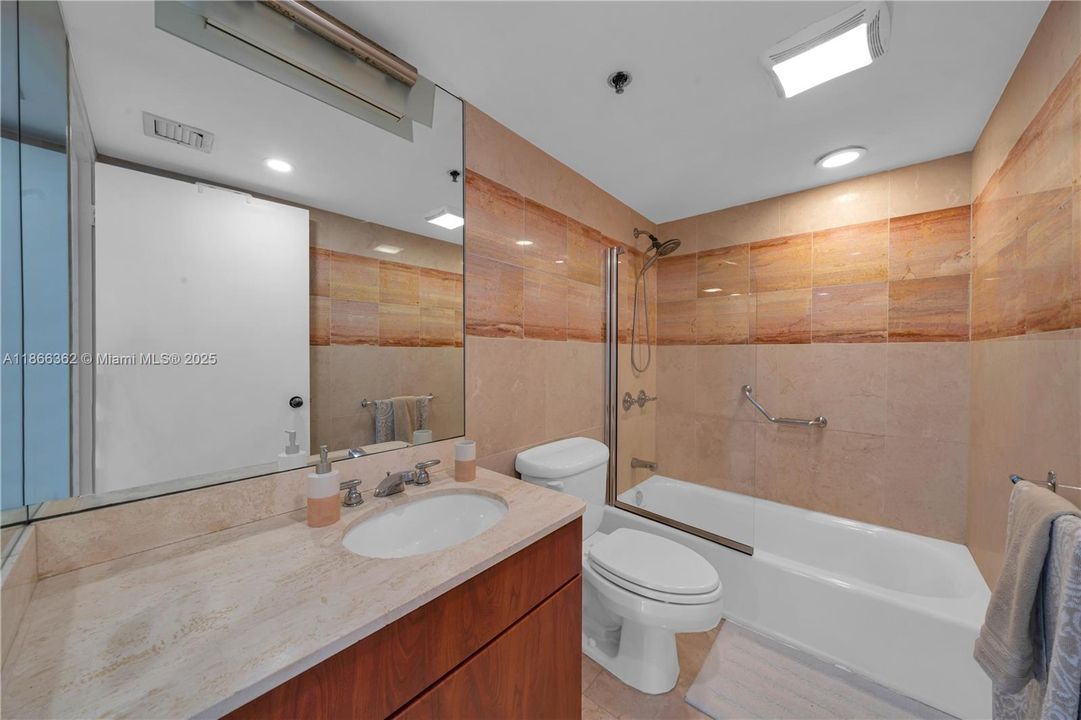 Active With Contract: $7,000 (2 beds, 2 baths, 1531 Square Feet)