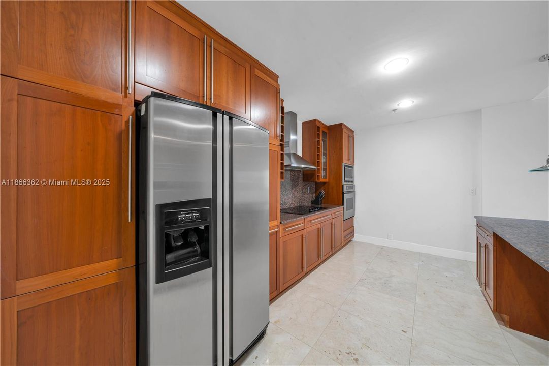 Active With Contract: $7,000 (2 beds, 2 baths, 1531 Square Feet)