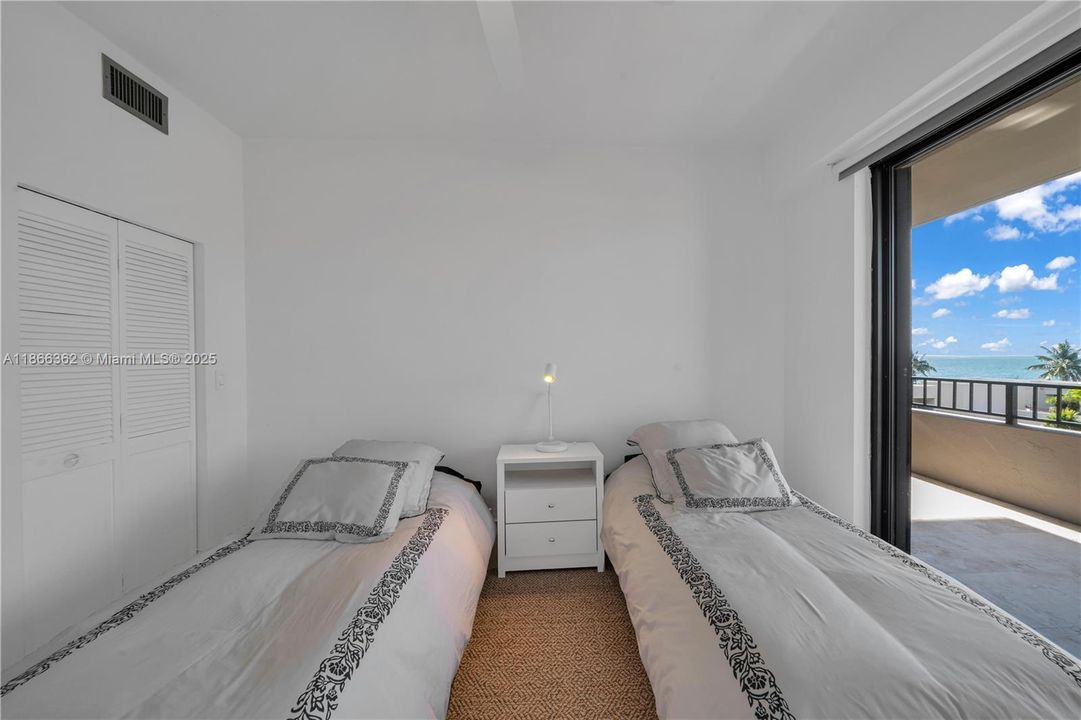 Active With Contract: $7,000 (2 beds, 2 baths, 1531 Square Feet)