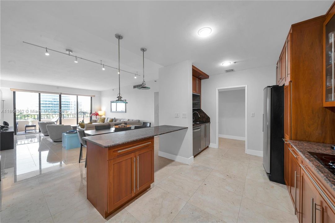 Active With Contract: $7,000 (2 beds, 2 baths, 1531 Square Feet)