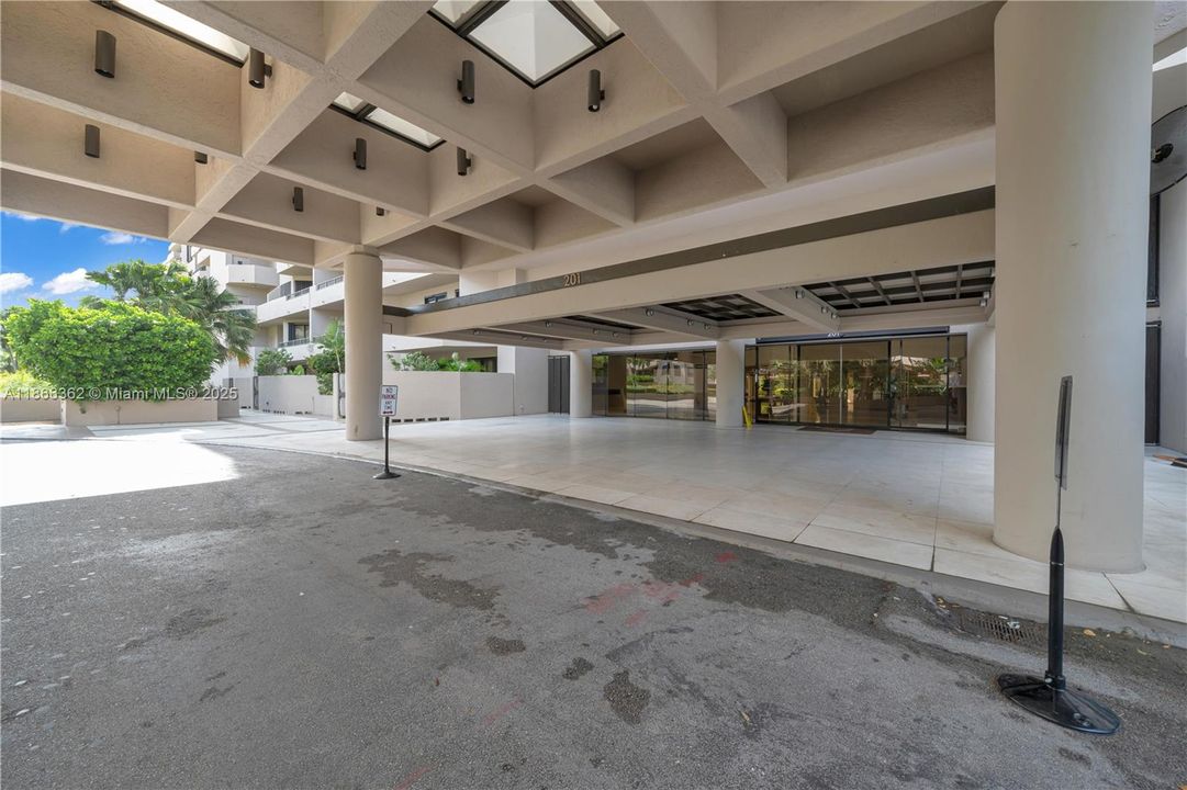 Active With Contract: $7,000 (2 beds, 2 baths, 1531 Square Feet)