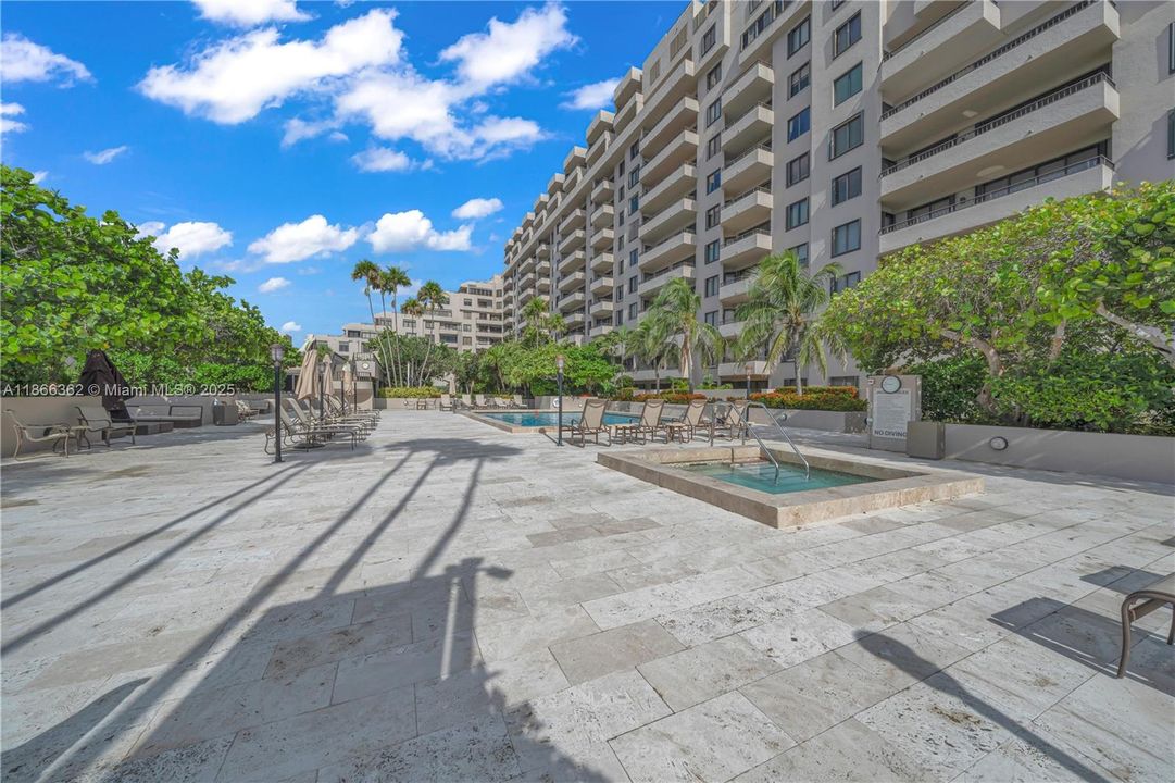 Active With Contract: $7,000 (2 beds, 2 baths, 1531 Square Feet)