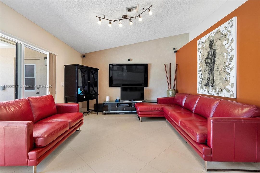 For Sale: $860,000 (4 beds, 2 baths, 2611 Square Feet)