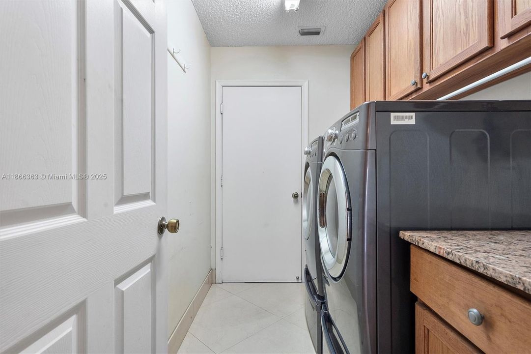 For Sale: $860,000 (4 beds, 2 baths, 2611 Square Feet)