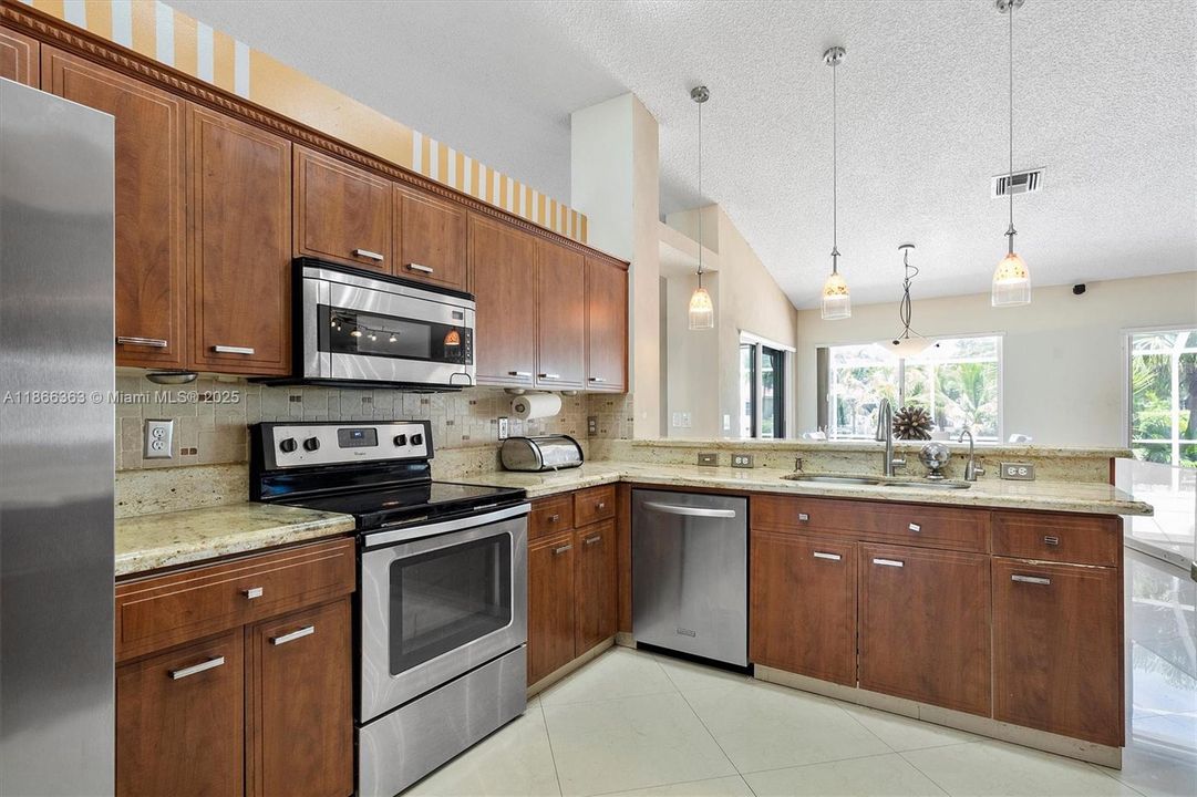 For Sale: $860,000 (4 beds, 2 baths, 2611 Square Feet)