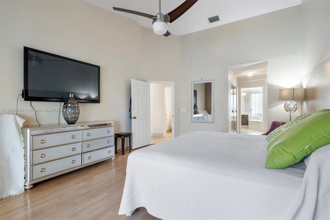 For Sale: $860,000 (4 beds, 2 baths, 2611 Square Feet)