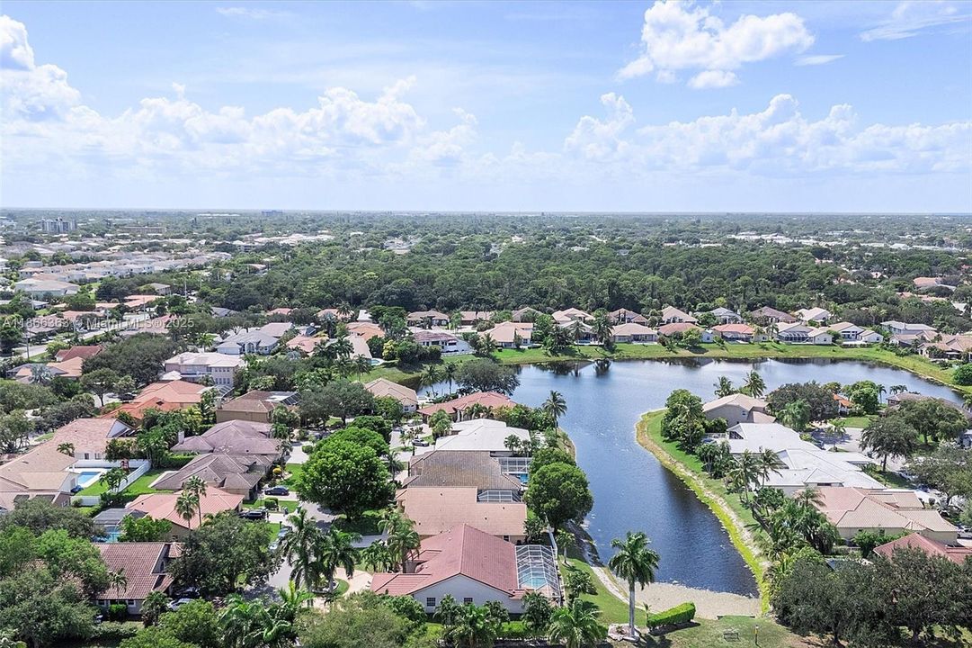For Sale: $860,000 (4 beds, 2 baths, 2611 Square Feet)