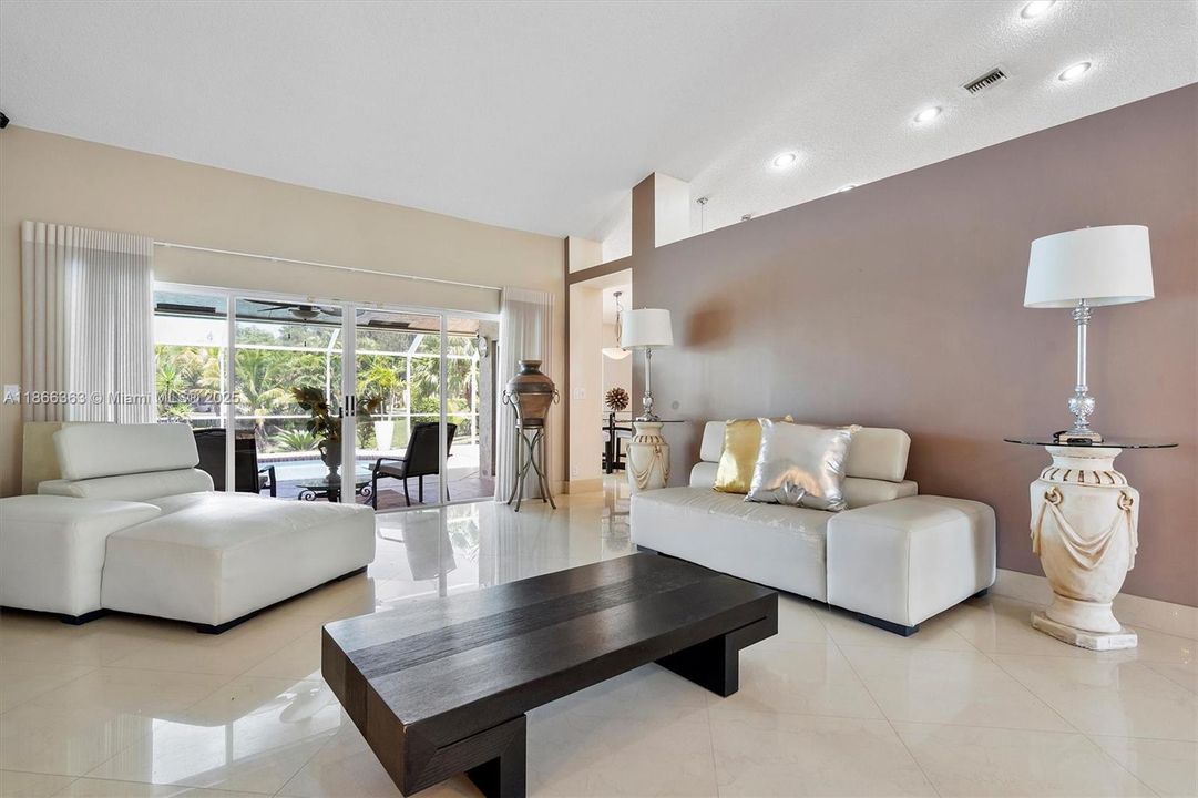 For Sale: $860,000 (4 beds, 2 baths, 2611 Square Feet)