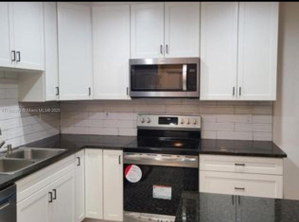 Active With Contract: $890,000 (3 beds, 2 baths, 1994 Square Feet)